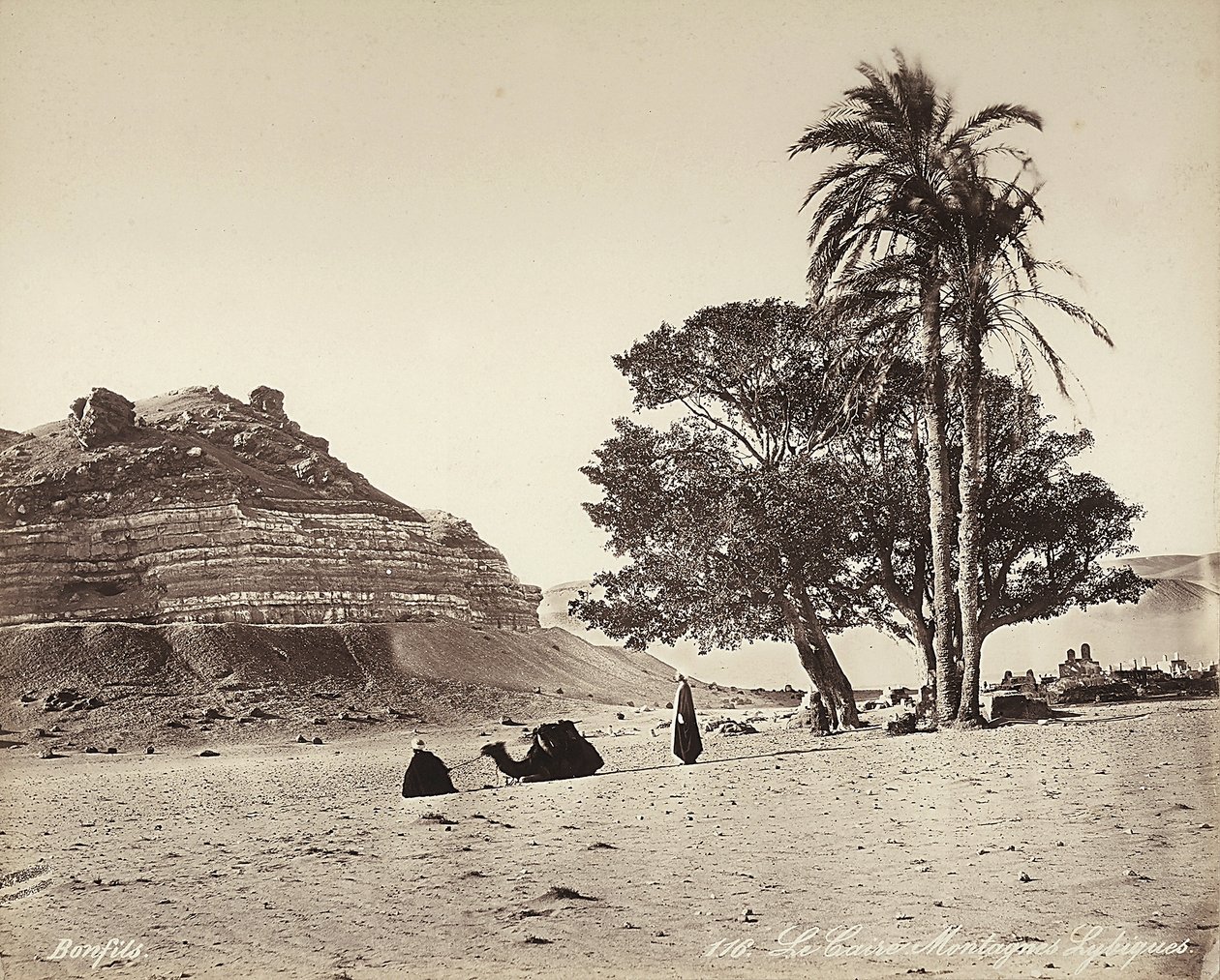 Area desertica alla periferia del Cairo, Egitto da Félix Bonfils