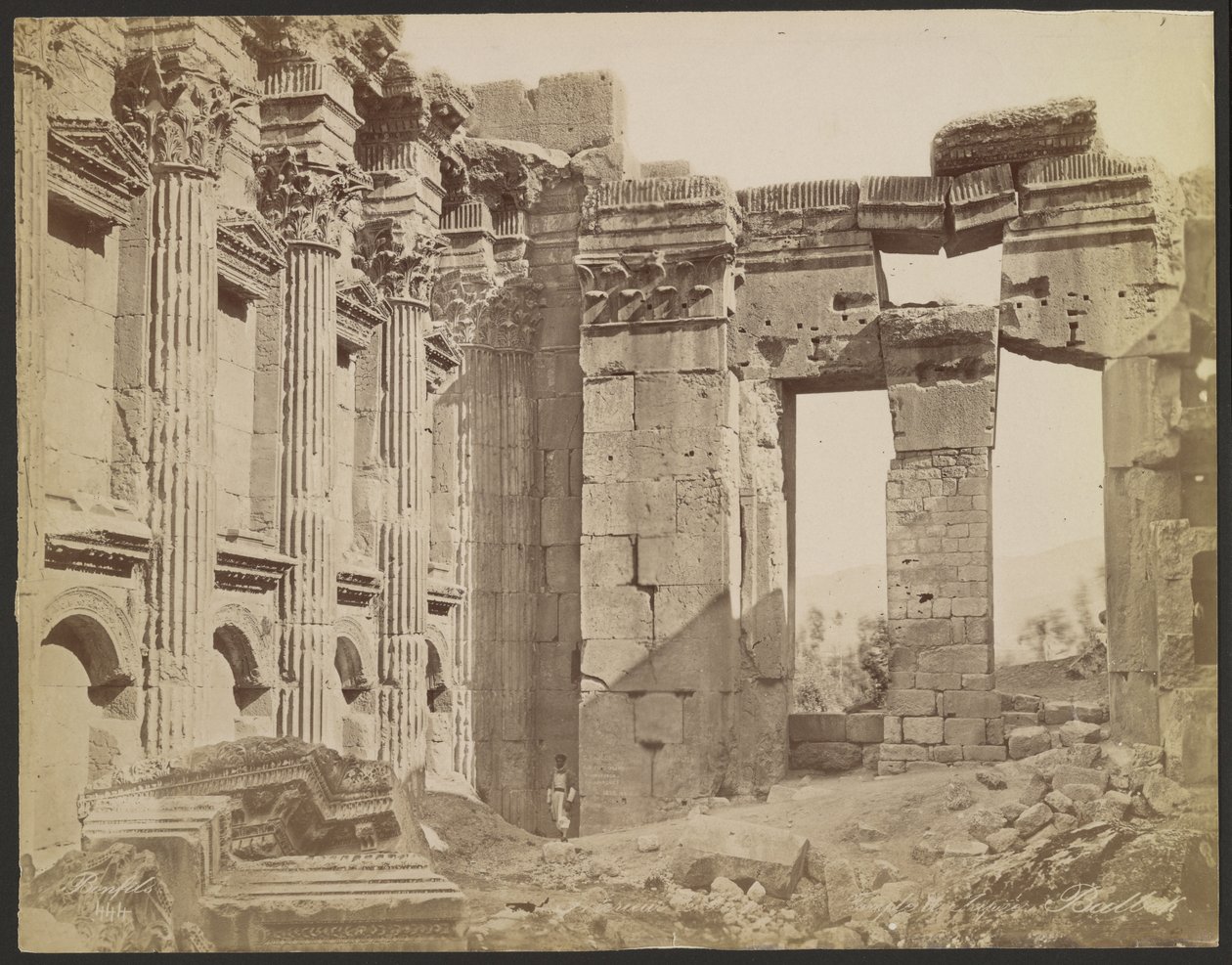 Interno del Tempio di Giove, Balbek da Félix Bonfils