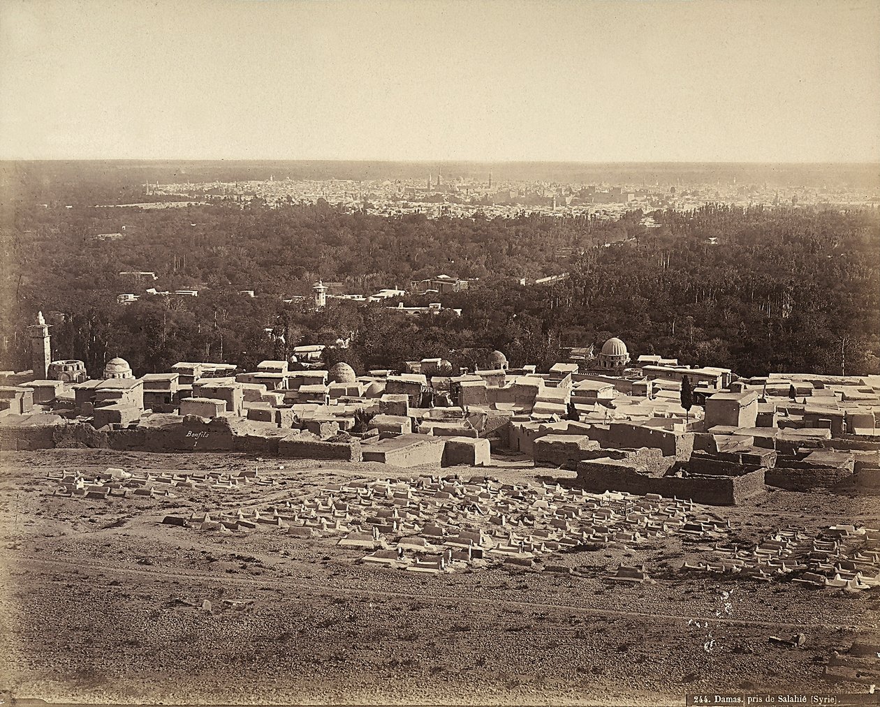 Vista panoramica di Damasco, Siria, da Salahie da Félix Bonfils