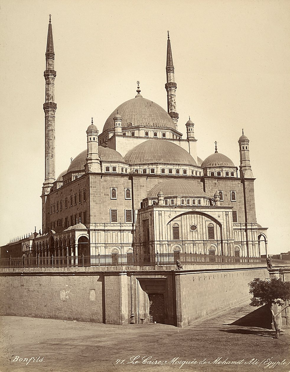 La Moschea di Muhammad Ali, conosciuta come la Moschea di Alabastro, al Cairo, Egitto da Félix Bonfils