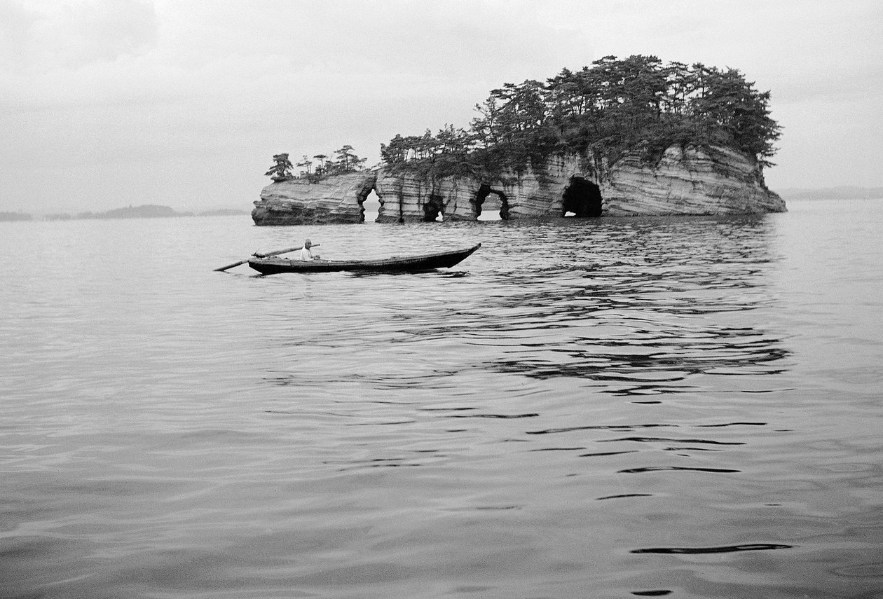 Tra le isole di Matsushima, vicino a Sendai da Fosco Maraini