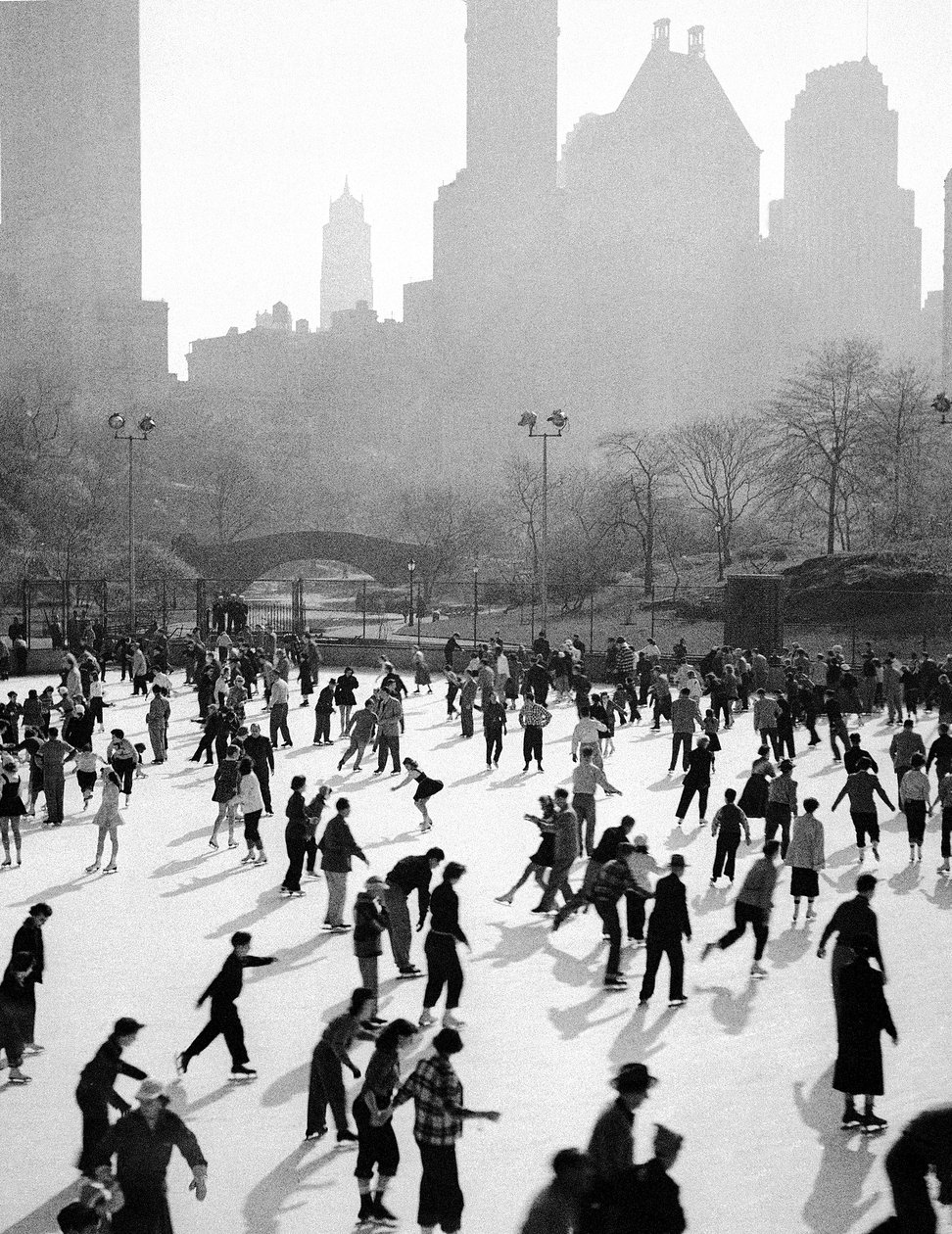 Pattinaggio su ghiaccio a New York da Fosco Maraini