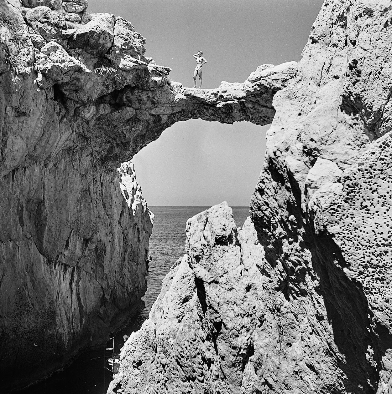 Arco naturale ad Aspra da Fosco Maraini