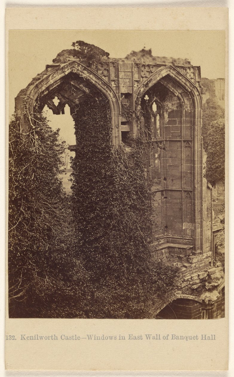 Castello di Kenilworth - finestre nella parete orientale della sala dei banchetti da Francis Bedford