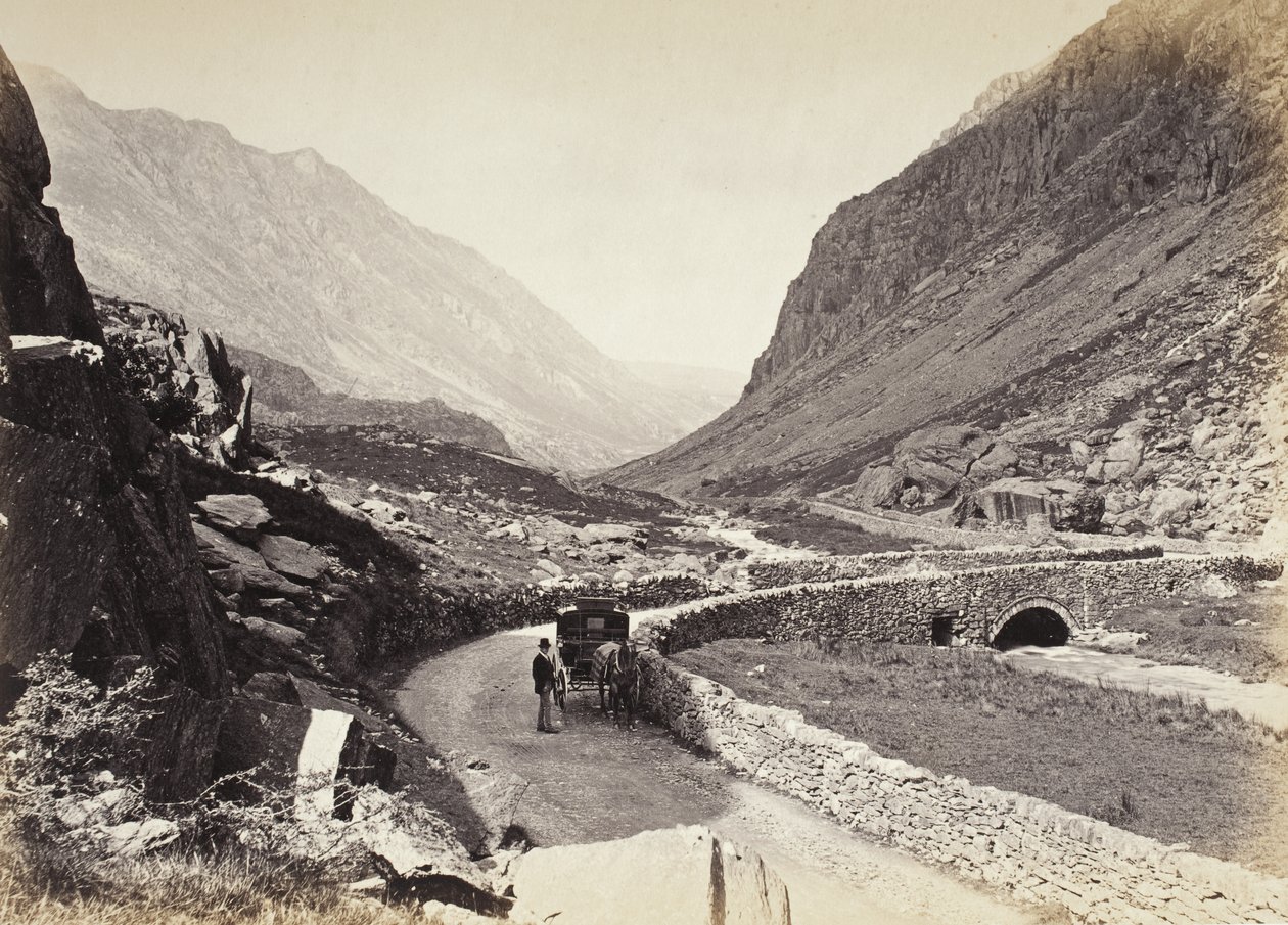 Llanberis, il passo, da sopra il ponte, n. 2. (524) da Francis Bedford
