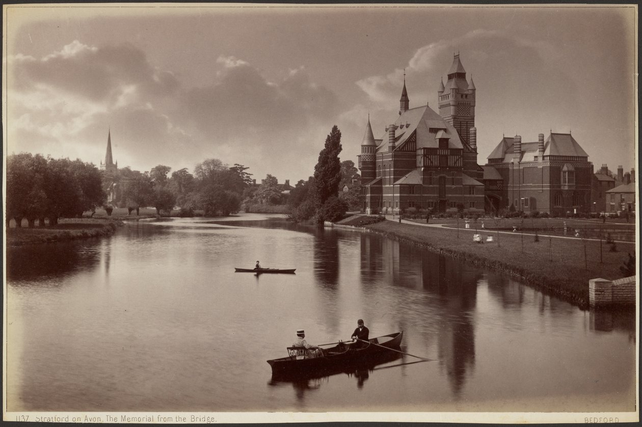 Stratford upon Avon. Il monumento visto dal ponte da Francis Bedford
