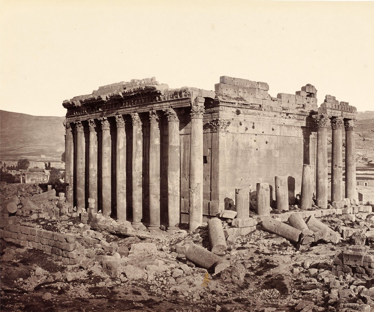 Il Tempio di Giove, Baalbek, da nord-ovest da Francis Bedford