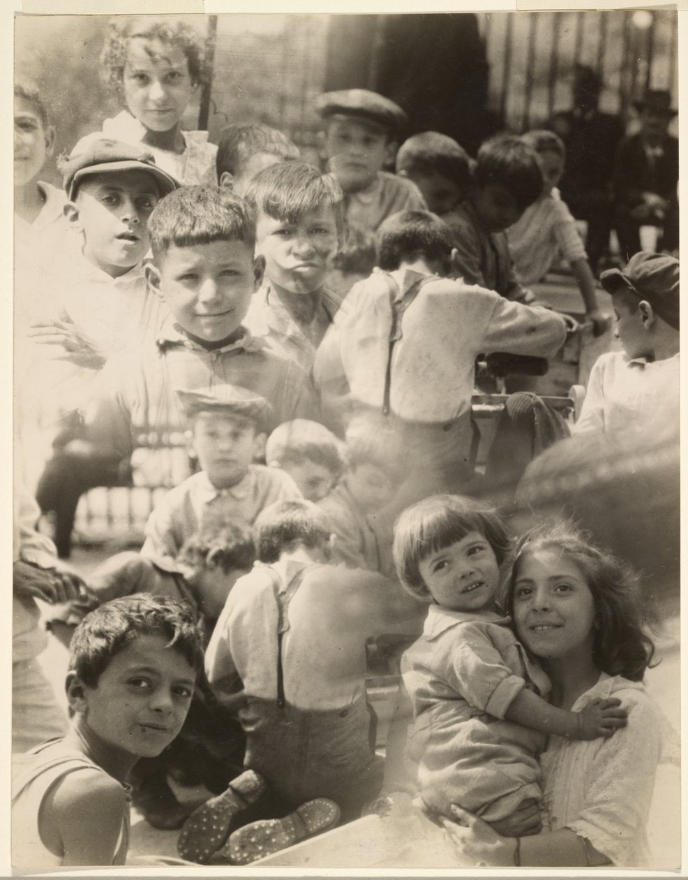 [Fotomontaggio di bambini] da Francis Bruguière