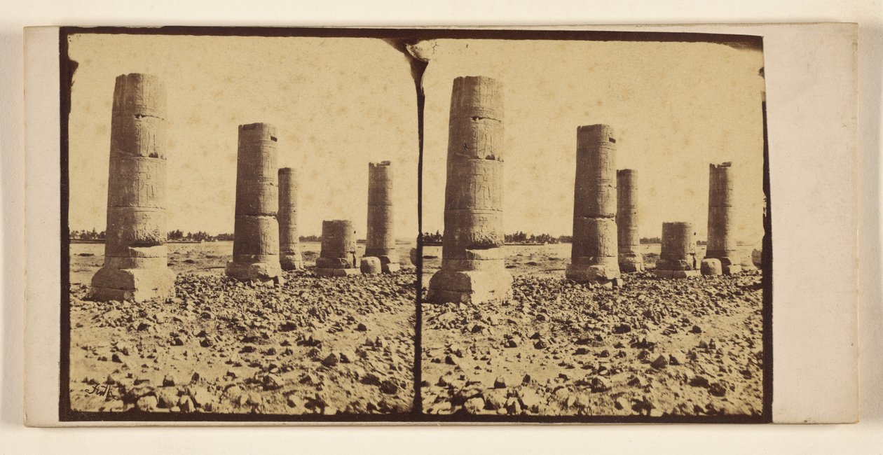 Colonne spoglie nel deserto, forse a Tebe da Francis Frith