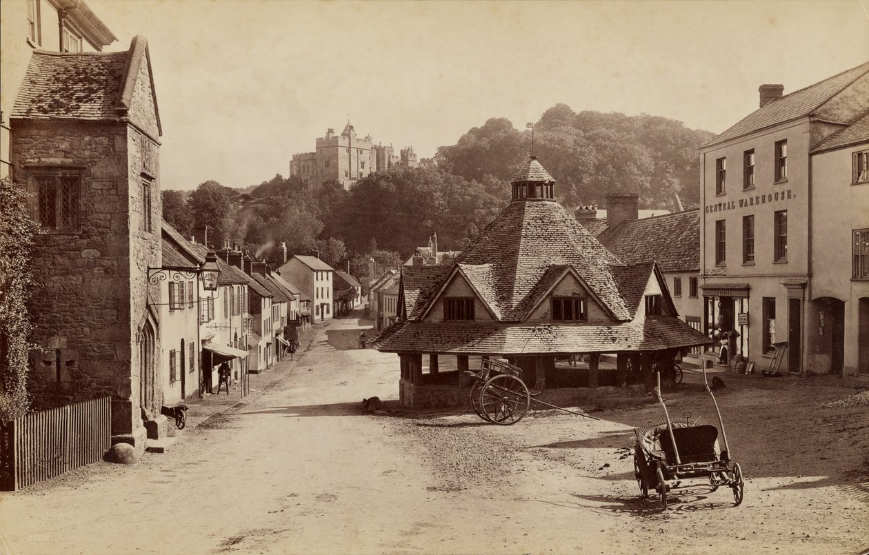 Mercato coperto e castello di Dunster da Francis Frith