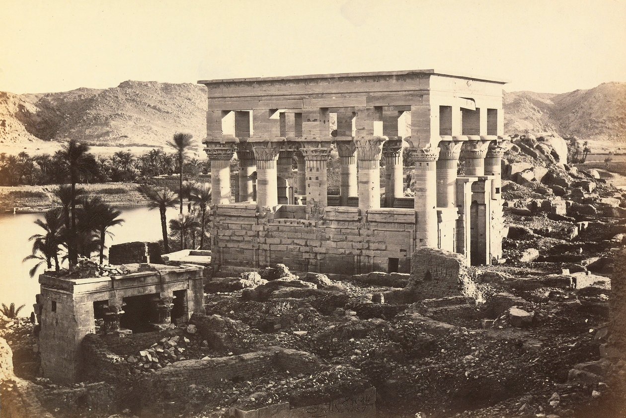 "Egitto e Palestina": padiglione di Traiano nel complesso monumentale di Philae, Isola di Agilkia, dintorni di Assuan, Egitto da Francis Frith