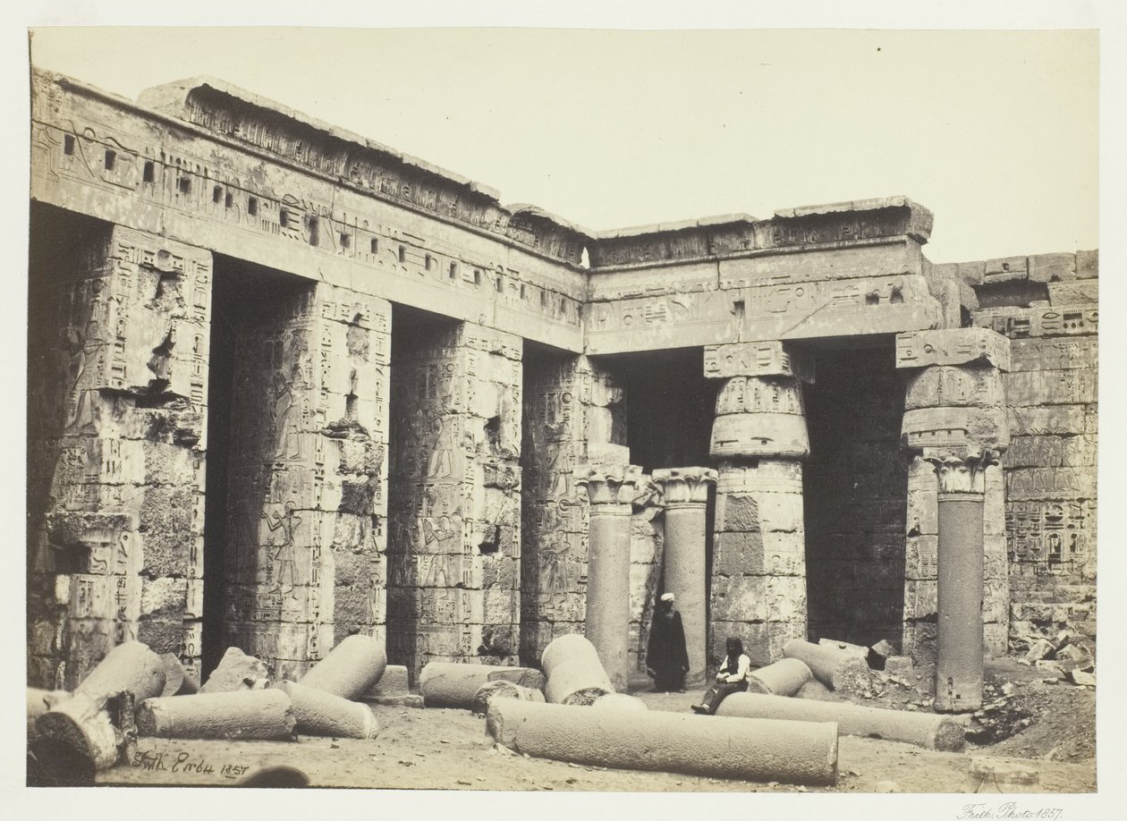 Corte interna di Medinet Habbo, Tebe da Francis Frith