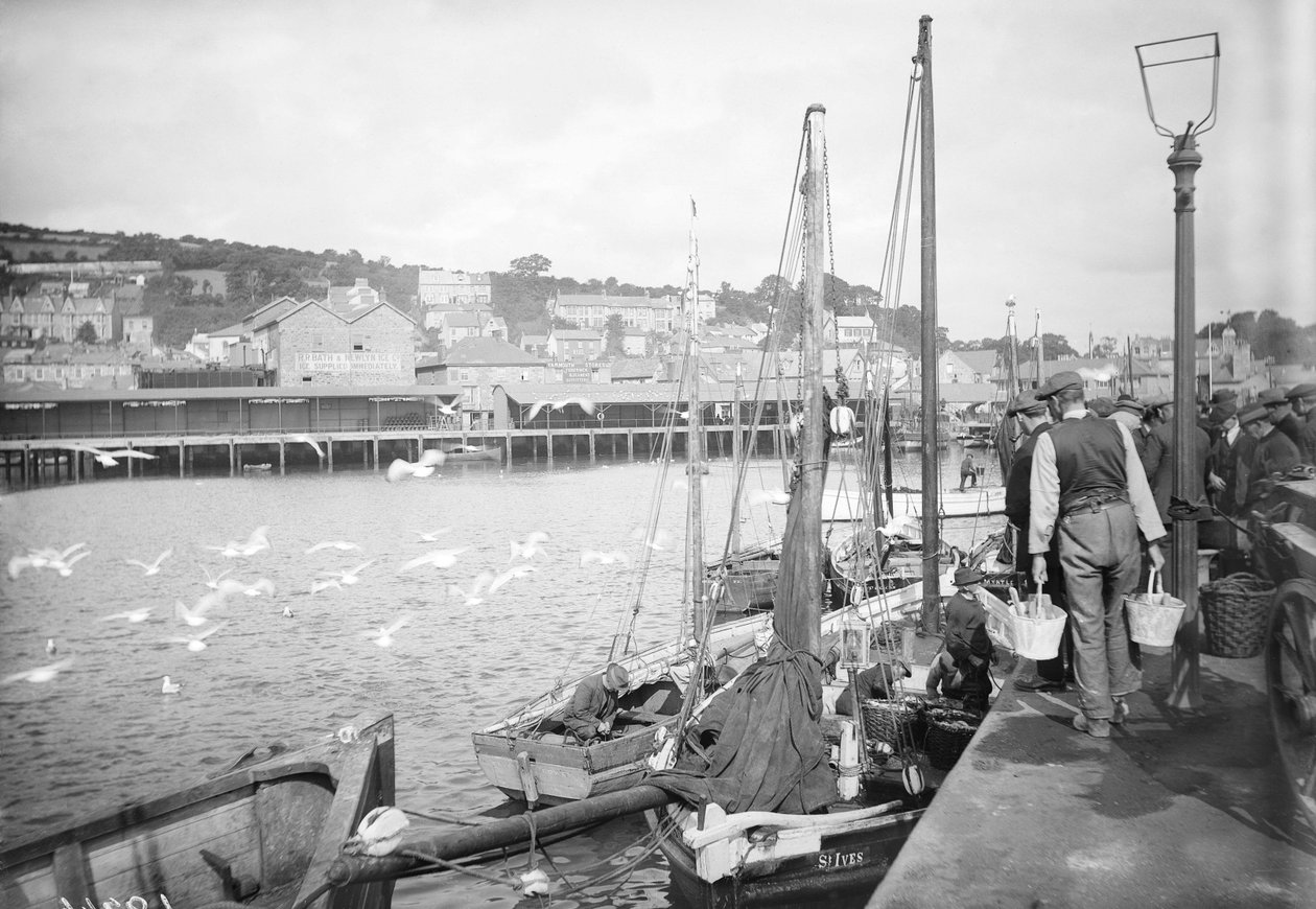 Porto di Newlyn e banchina del pesce, Cornovaglia da Francis Frith