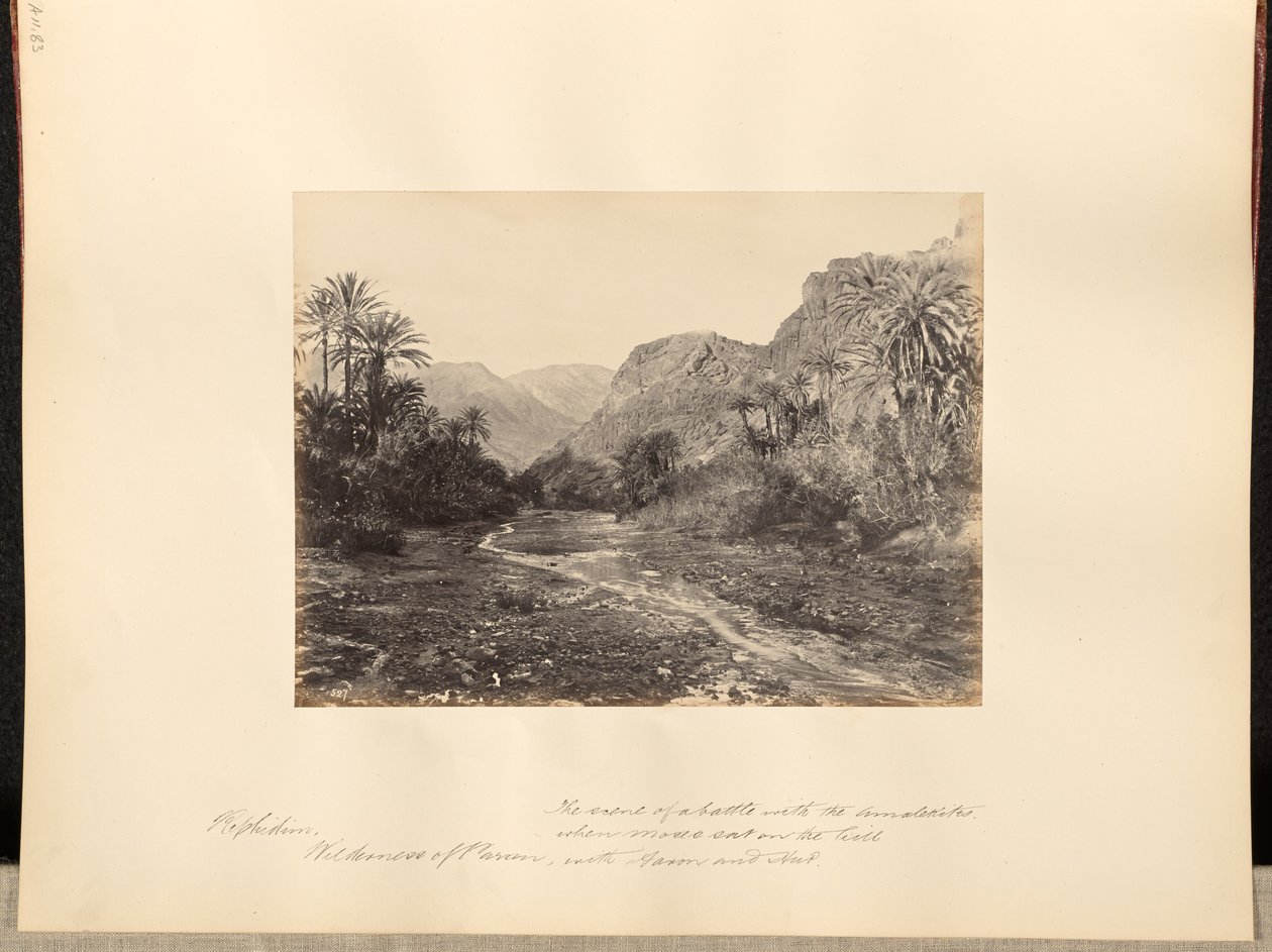 Rephidim, deserto di Paran. Teatro di una battaglia con gli Amaleciti quando Mosè sedeva sulla collina con Aronne e Hur. da Francis Frith