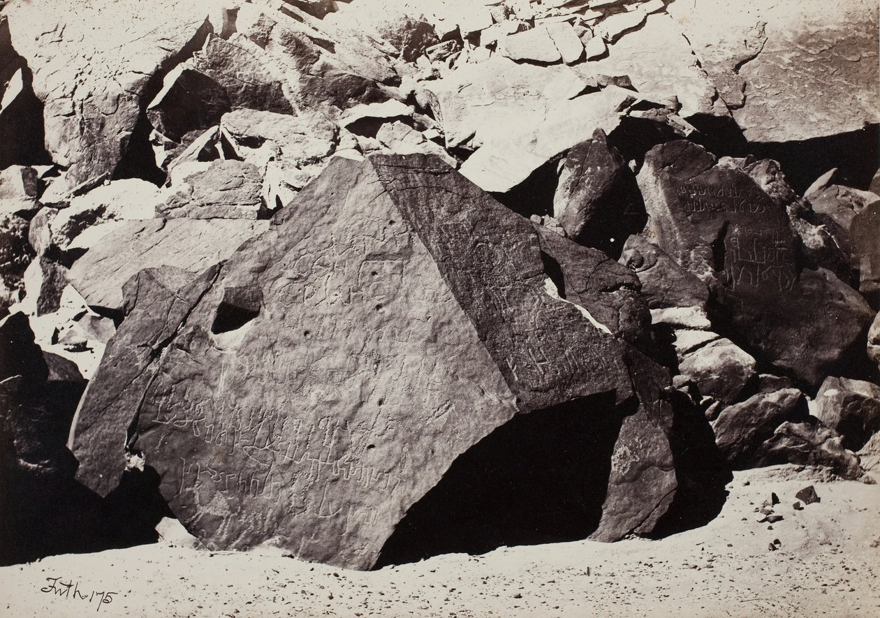 Iscrizioni sinaitiche a Wadee El-Mukattab, 1860 da Francis Frith