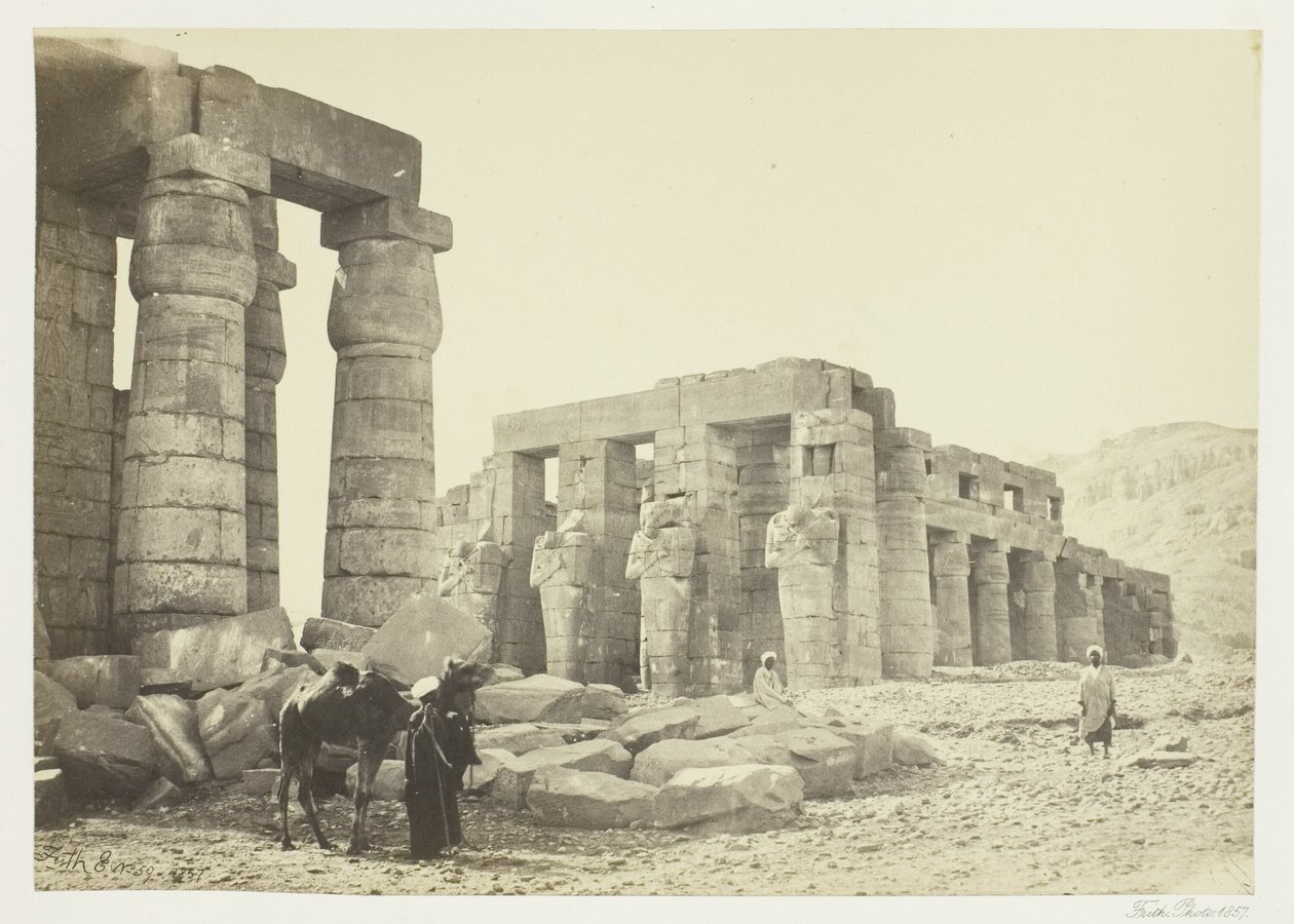 Il Memnonium, Tebe, dalla pianura da Francis Frith