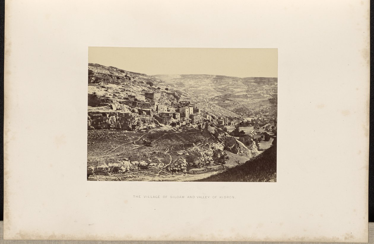 Il villaggio di Siloam e la valle di Kidron. da Francis Frith