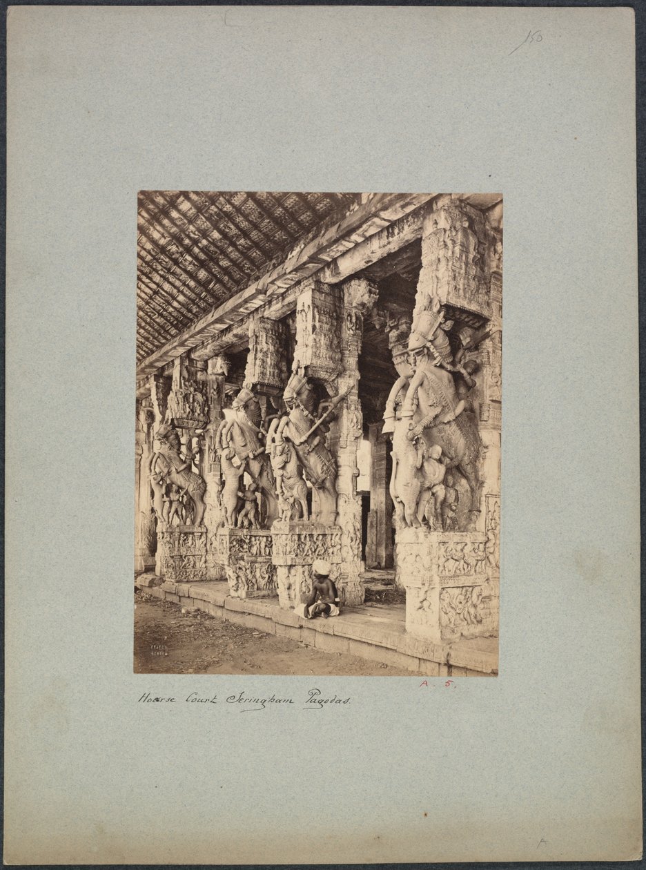 Corte dei cavalli di Trichinopoli da Francis Frith and Co.