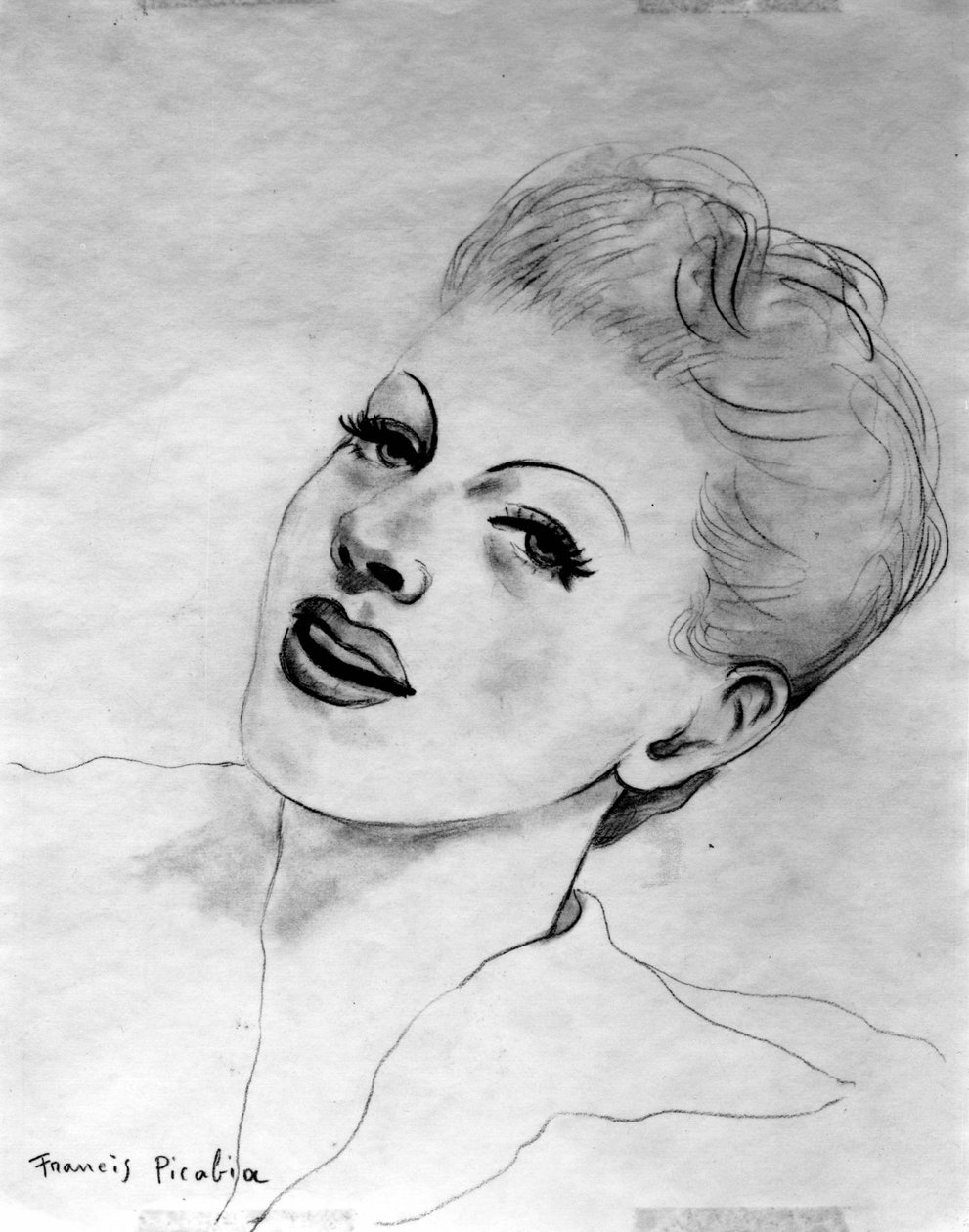 Volto di donna appoggiato all
