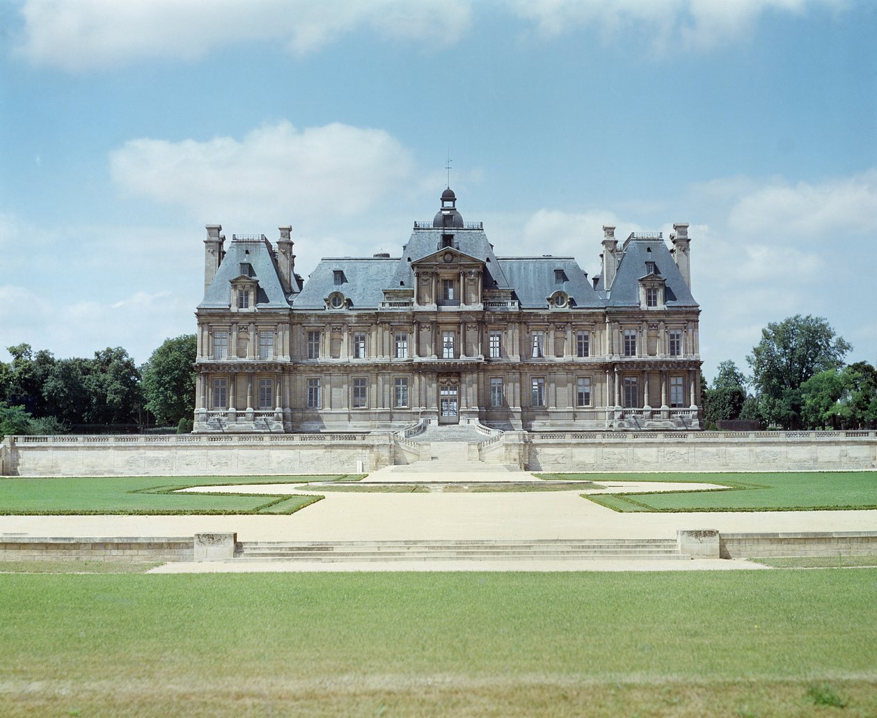 Vista della facciata est del Castello di Maisons-Laffitte, costruito 1642-51 da Francois Mansart