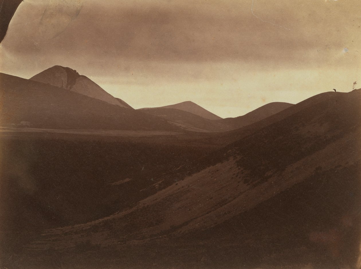 Paesaggio scuro con colline da Frank Chauvassaignes