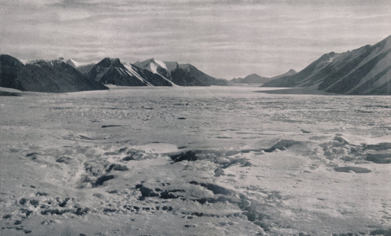 Una valle glaciale completamente riempita di ghiaccio, c1911, 1913 da Frank Debenham