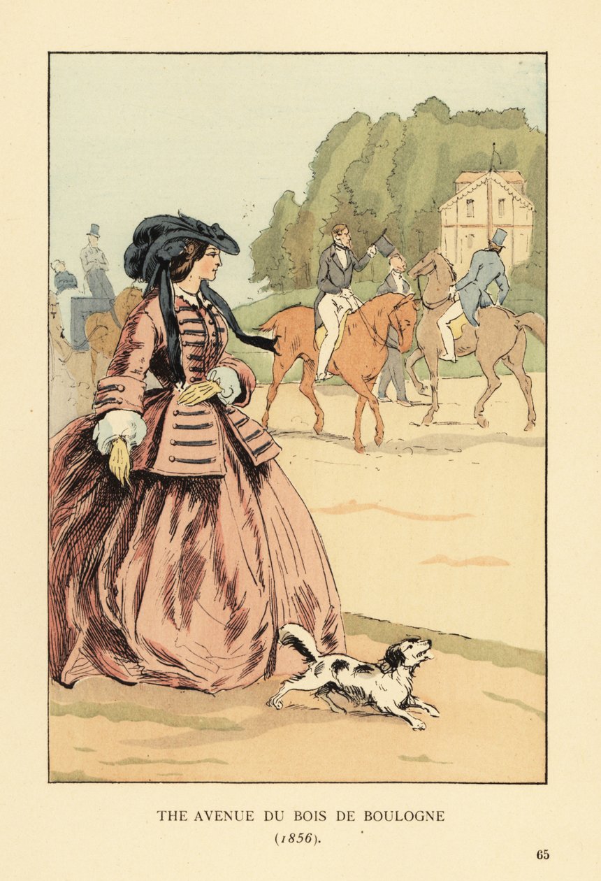 Donna con cappellino, giacca e crinolina larga con cane che osserva cavalieri e carrozze sulla pista di equitazione. L