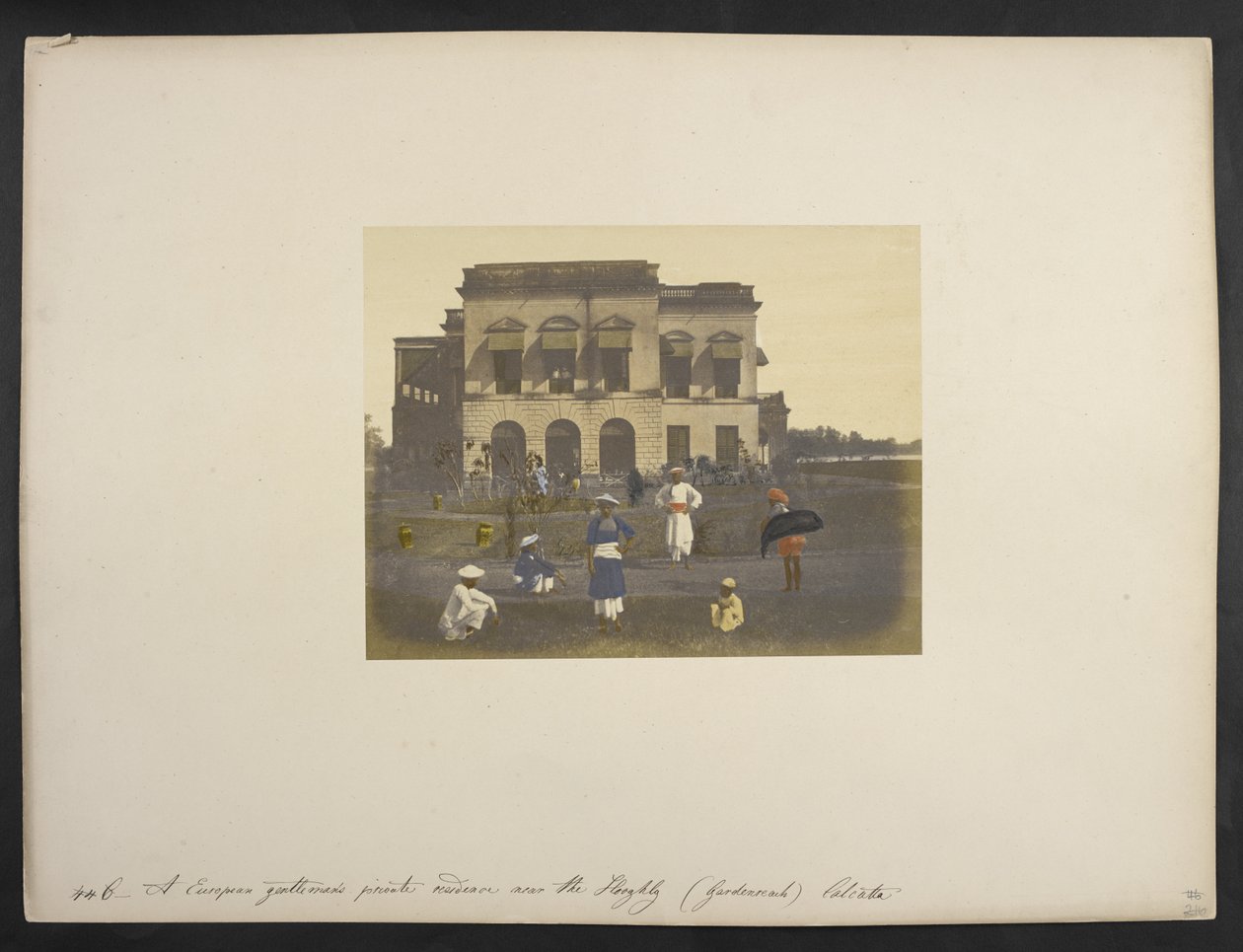 Abitazione di un gentiluomo inglese, [Garden Reach,] Calcutta, c.1851-52 (foto colorata a mano) da Frederick Fiebig