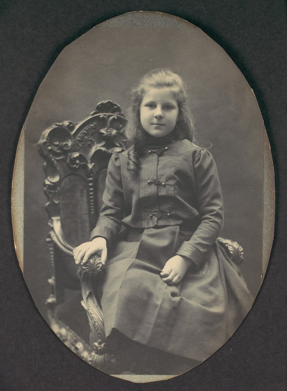[Ragazza con boccoli, seduta, tre quarti di lunghezza], 1890s da Frederick Gutekunst