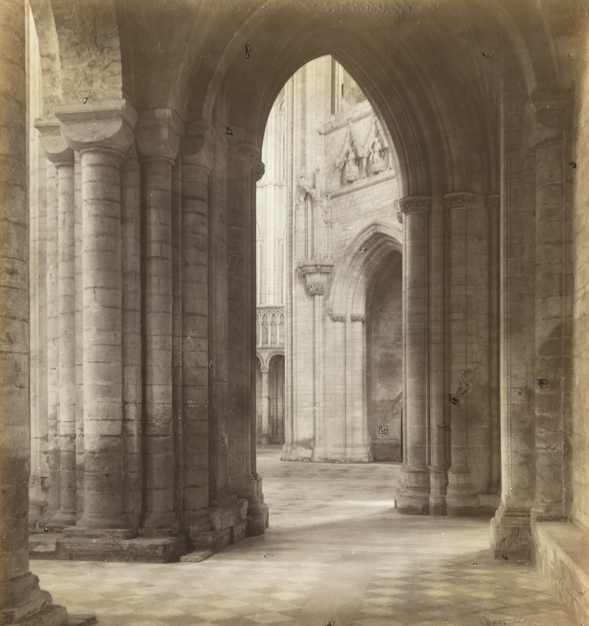 Cattedrale di Ely: Il tardo pomeriggio attraverso i transetti da Frederick H. Evans
