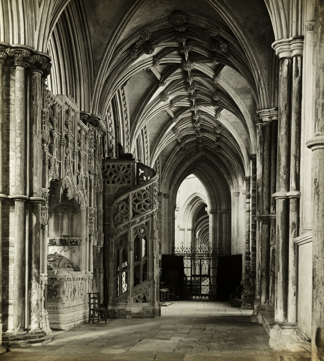 Cattedrale di Ely: Navata nord del coro verso ovest da Frederick H. Evans