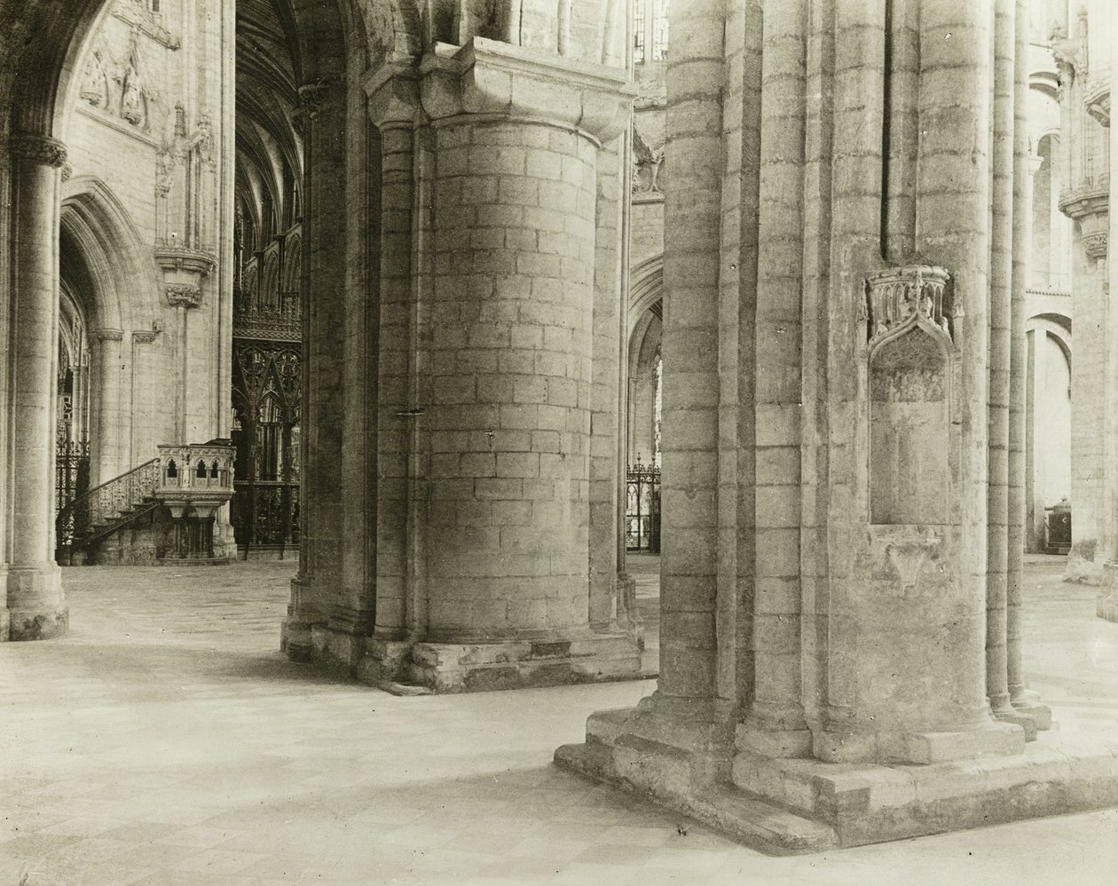 Cattedrale di Ely: Ottagono al coro dalla navata nord da Frederick Henry Evans