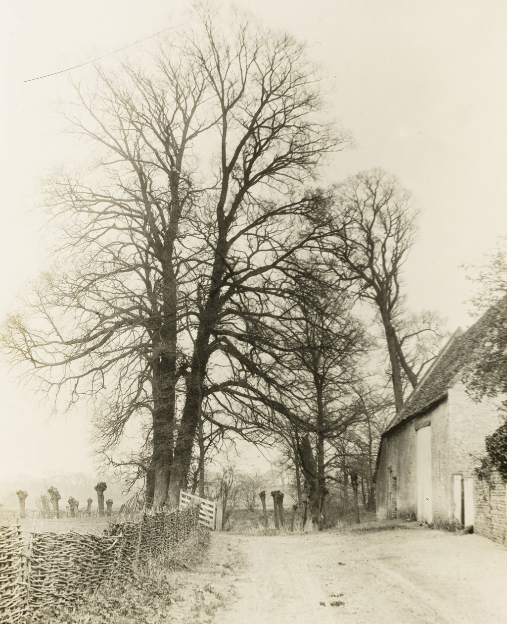 Kelmscott Manor: Strada e ingresso da Frederick H. Evans