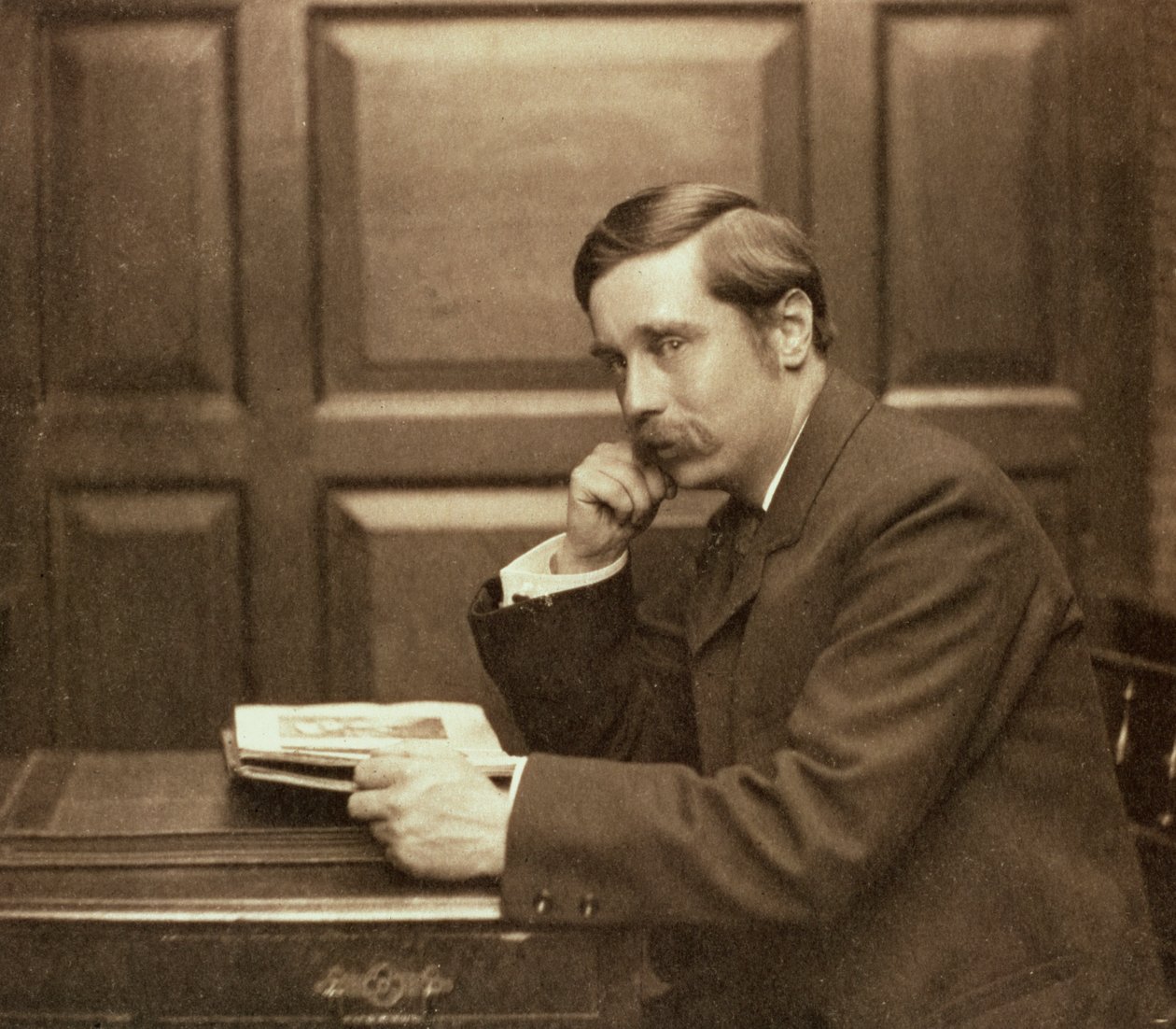 HG Wells, autore britannico da Frederick Hollyer