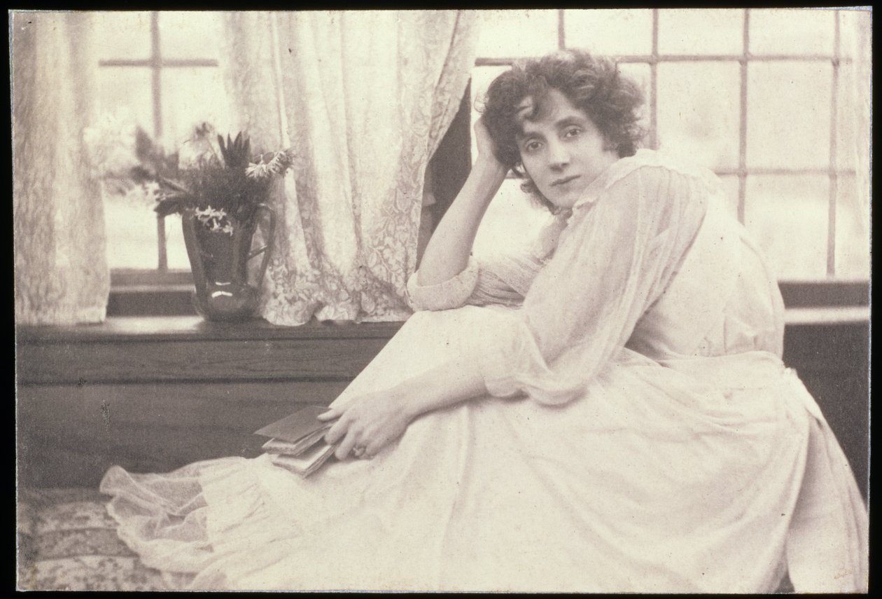 Ritratto fotografico di Beatrice Stella Tanner (1865-1940) Mrs Patrick Campbell, di Frederick Hollyer (1837-1933) da Frederick Hollyer