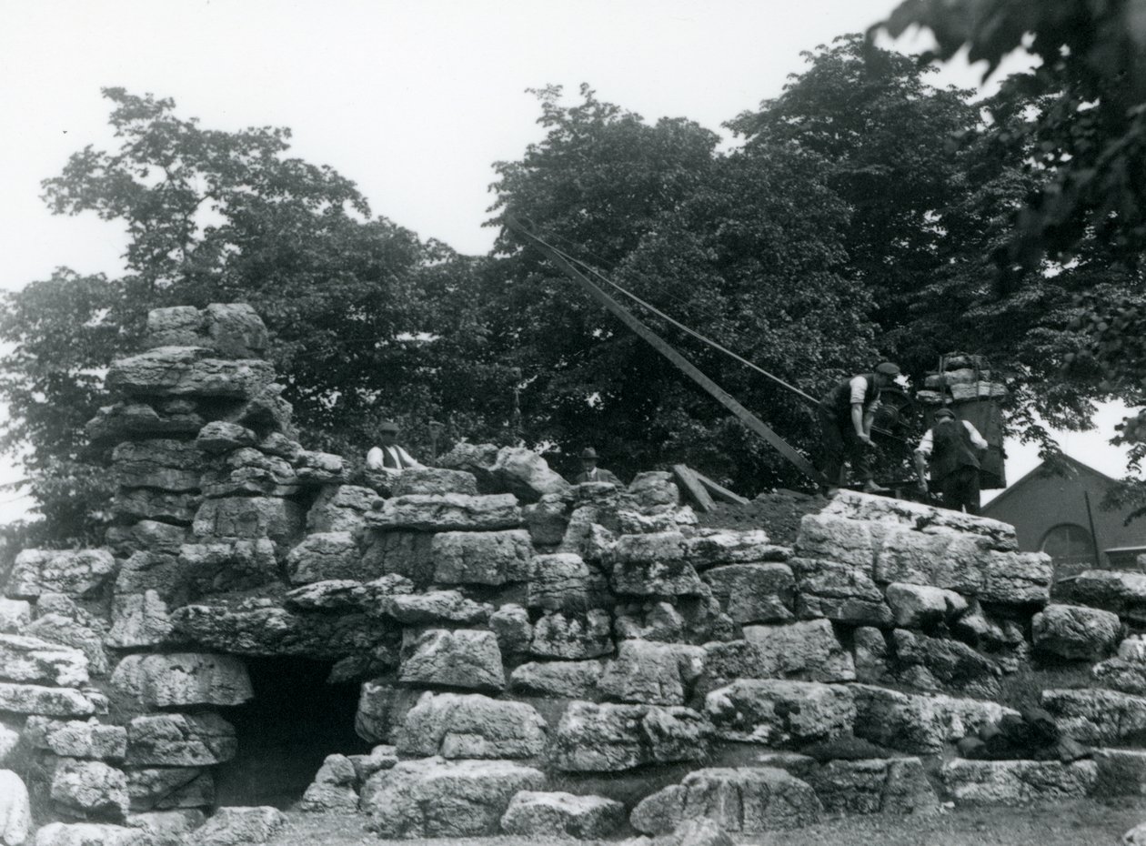Costruzione del recinto degli Eland al London Zoo, giugno 1924 da Frederick William Bond