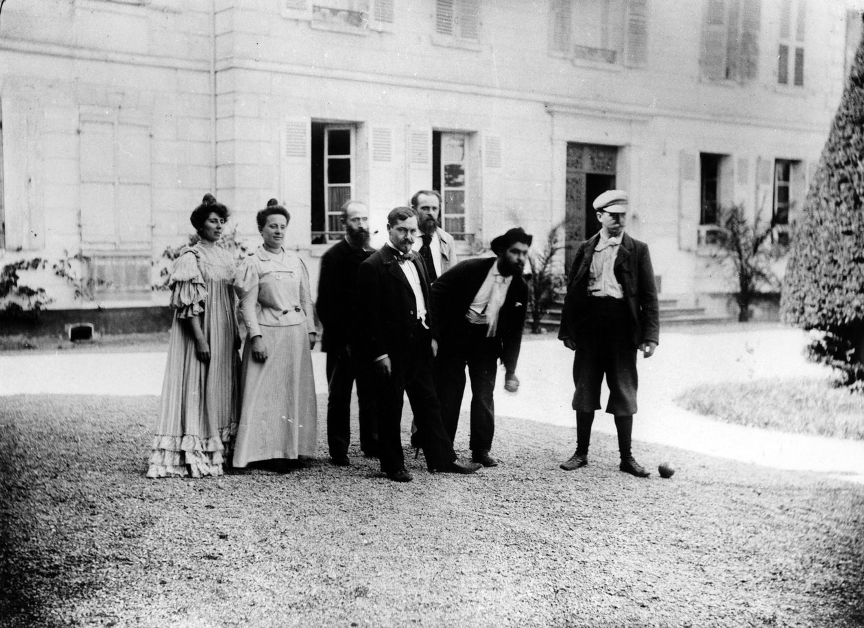 Una partita di pétanque a Le Relais, casa della famiglia Natanson a Villeneuve-sur-Yonne, c. 1899 da French Photographer
