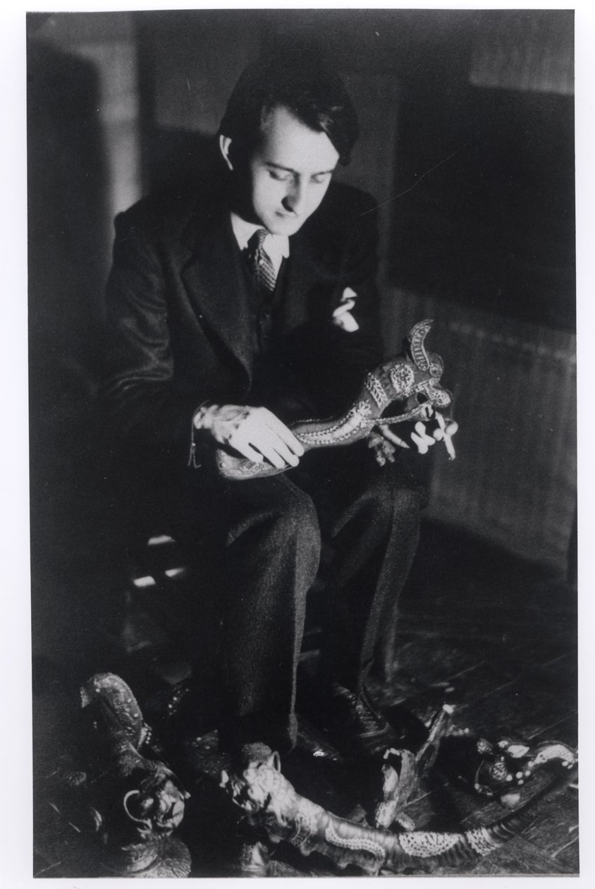 Andre Malraux a Rue du Bac, Parigi, c.1933 da French Photographer