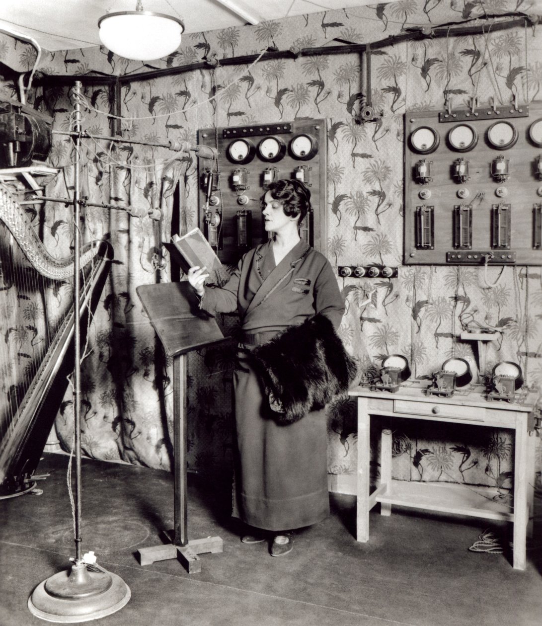Beatrix Dussane in uno studio di registrazione radiofonica, c.1936 da French Photographer