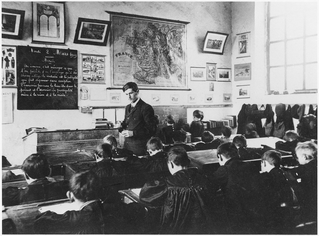 Classe in una scuola primaria, Orme, 2 marzo 1909 da French Photographer