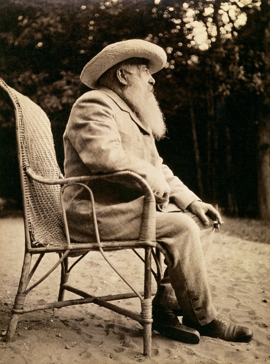 Claude Monet nel giardino di Giverny, 1915 da French Photographer