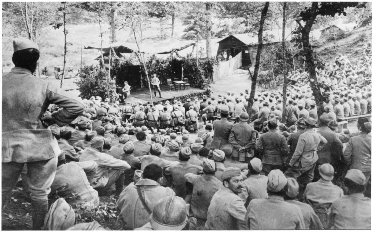 Concerto a Mauffrecourt prima di andare in trincea, 15 luglio 1916 da French Photographer