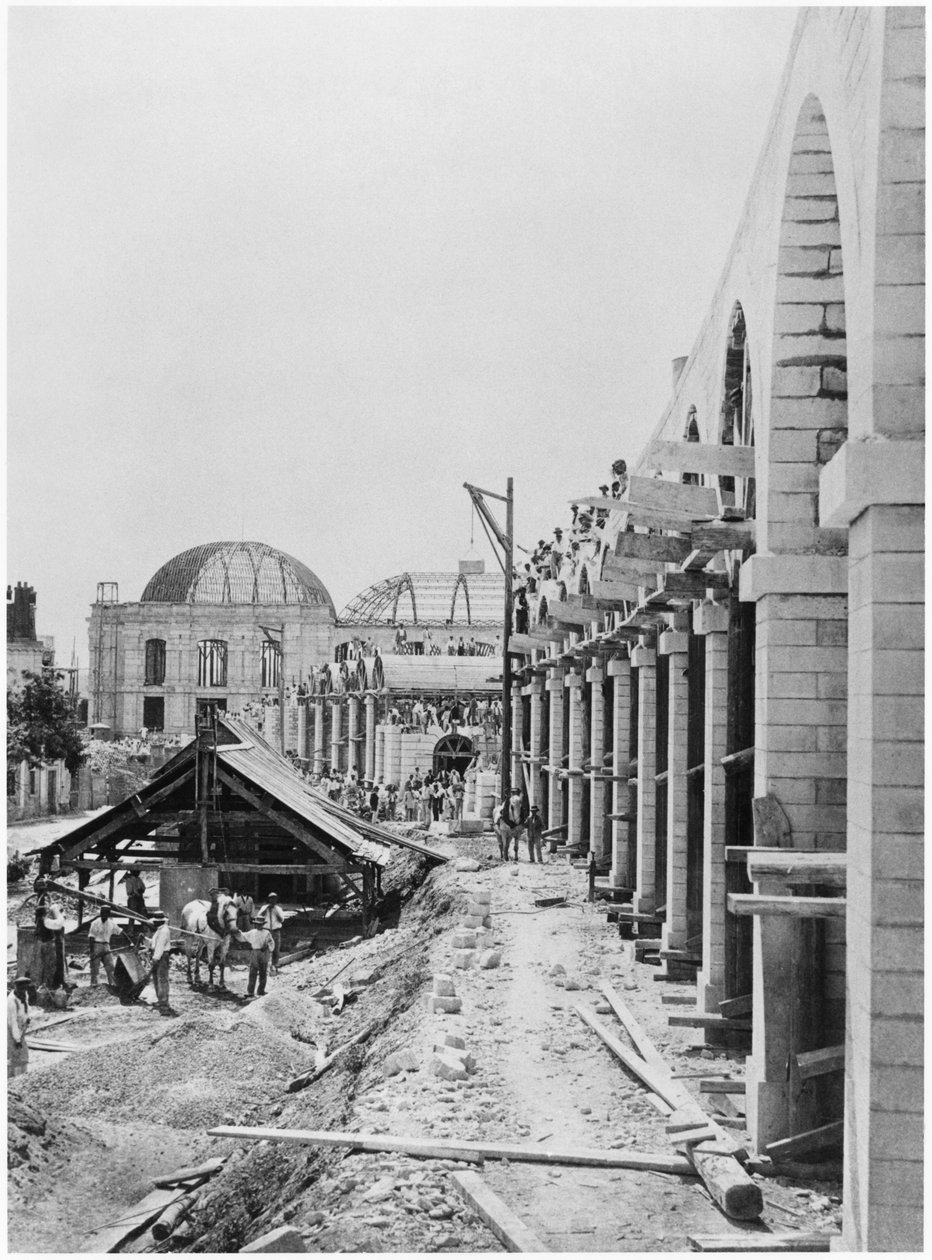 Costruzione del ponte viadotto di Auteuil vicino alla stazione di Auteuil, Parigi, c.1900 da French Photographer