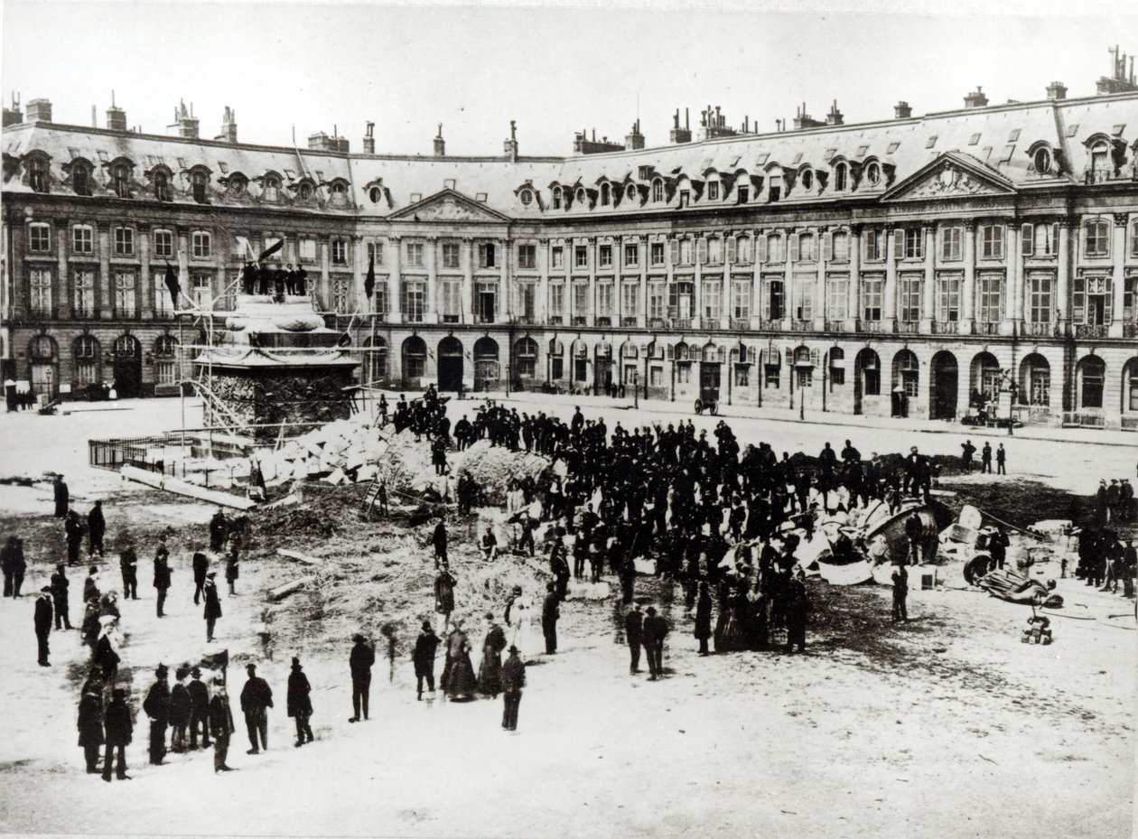 Distruzione della Colonna Vendome durante la Comune, 1871 da French Photographer