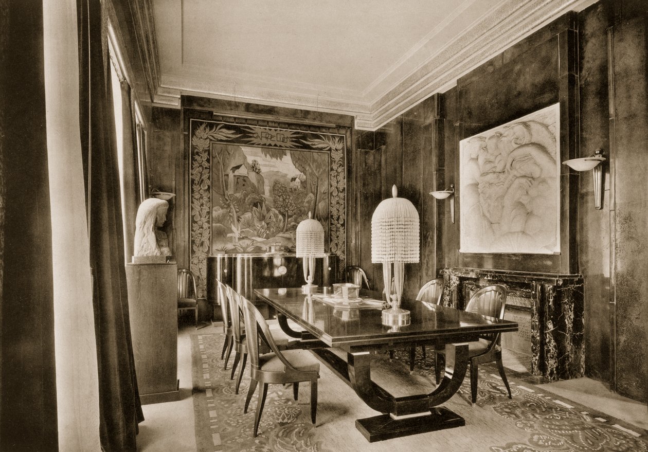 Sala da pranzo, progettata da Jacques-Emile Ruhlmann, da Ensembles Mobiliers II, 1925 da French Photographer
