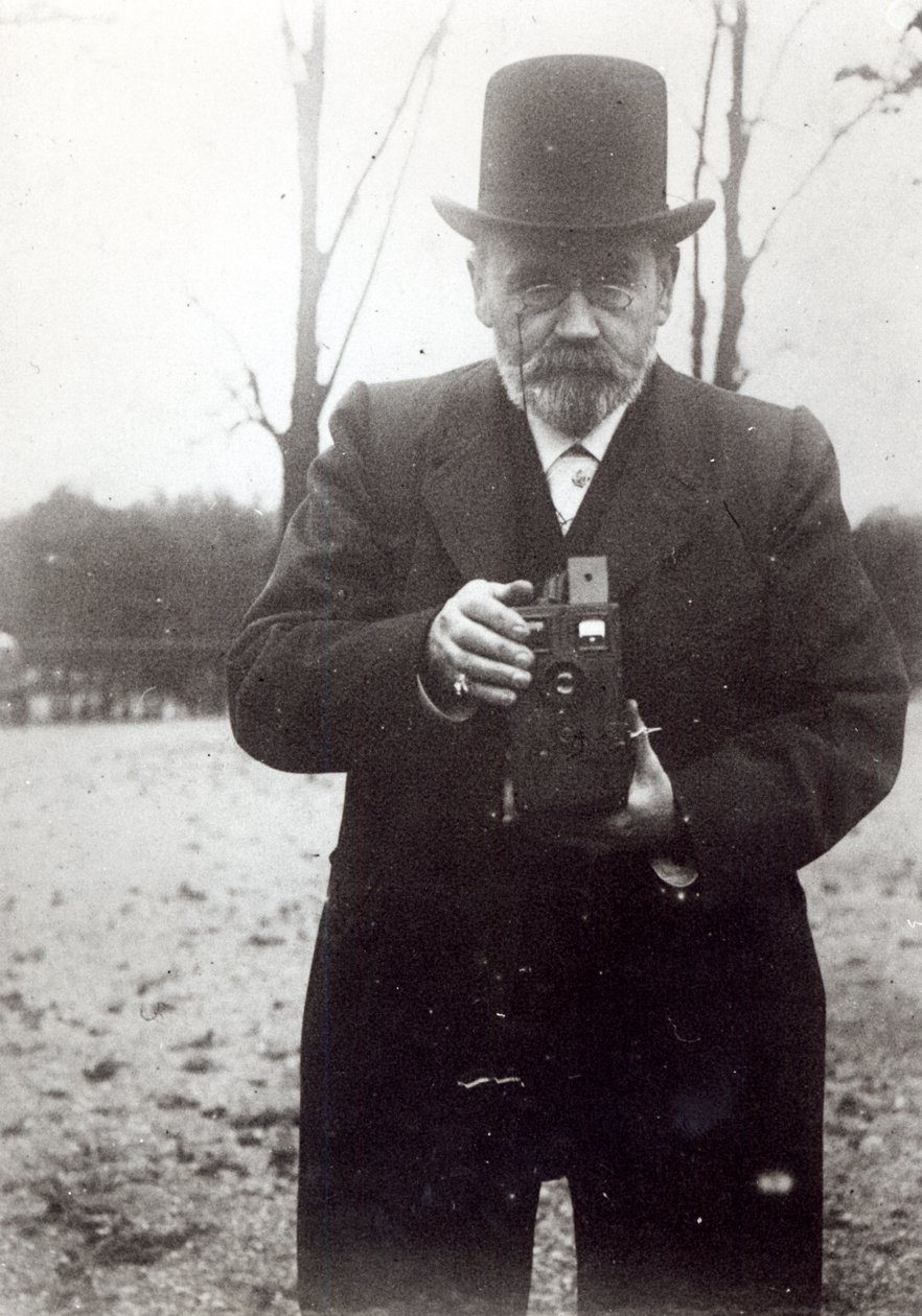 Emile Zola che scatta una fotografia da French Photographer