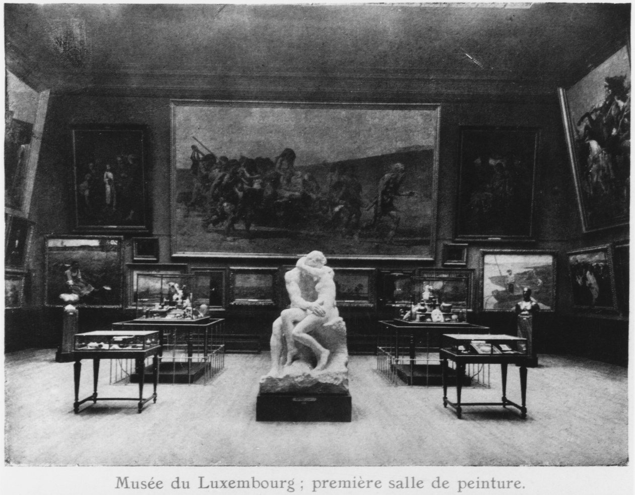 Prima sala dei dipinti con il Bacio di Auguste Rodin, Museo del Lussemburgo, Parigi, c.1910 da French Photographer