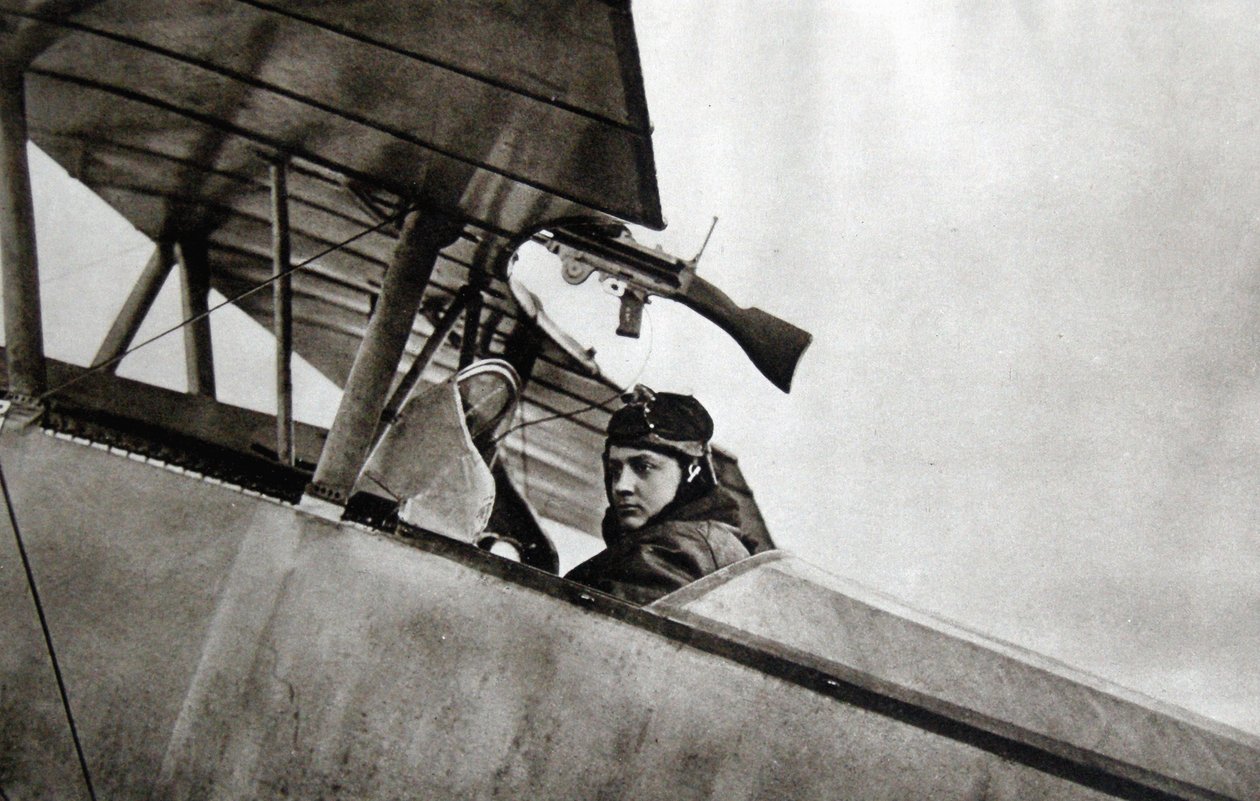 Guynemer nel suo aereo da caccia Nieuport 10, 1916 da French Photographer