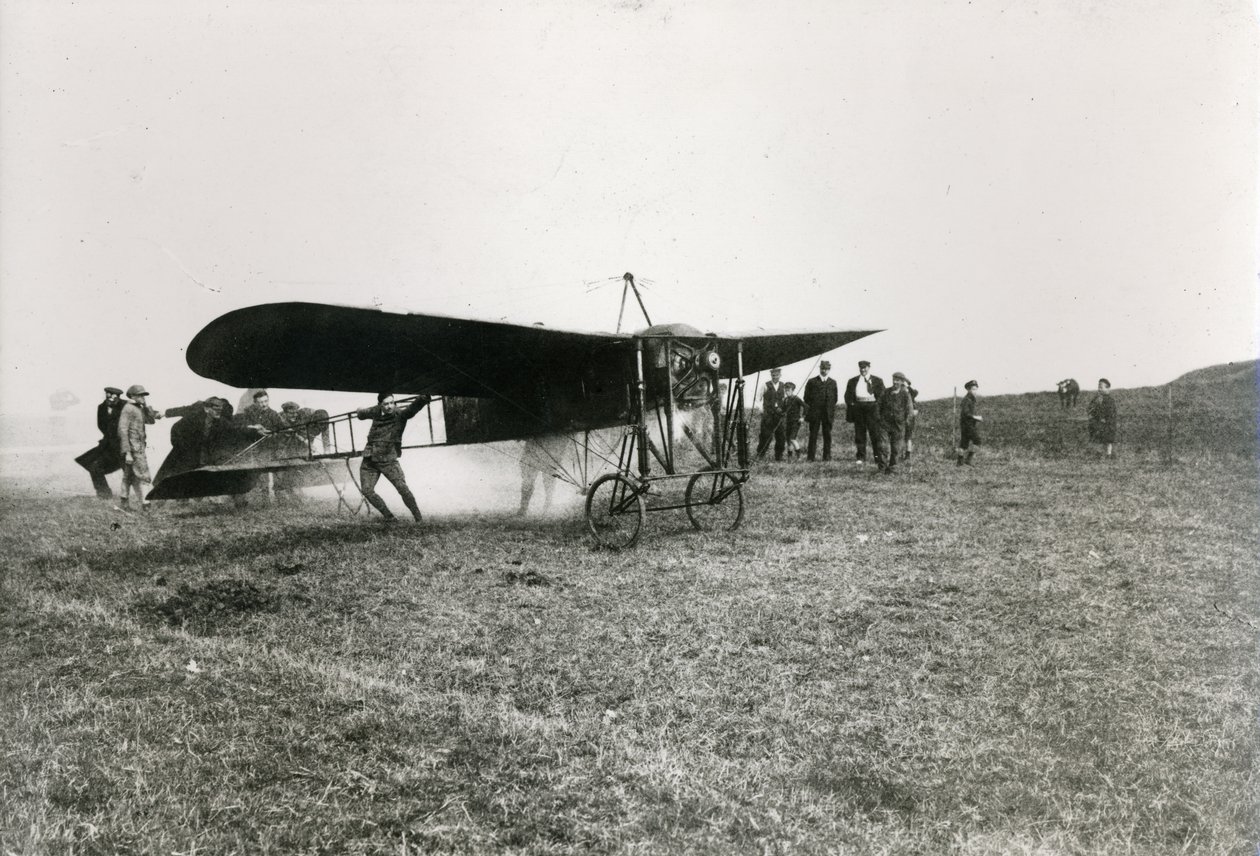Louis Bleriot (1872-1936) a Eletot, vicino a Fecamp, c.1909 da French Photographer