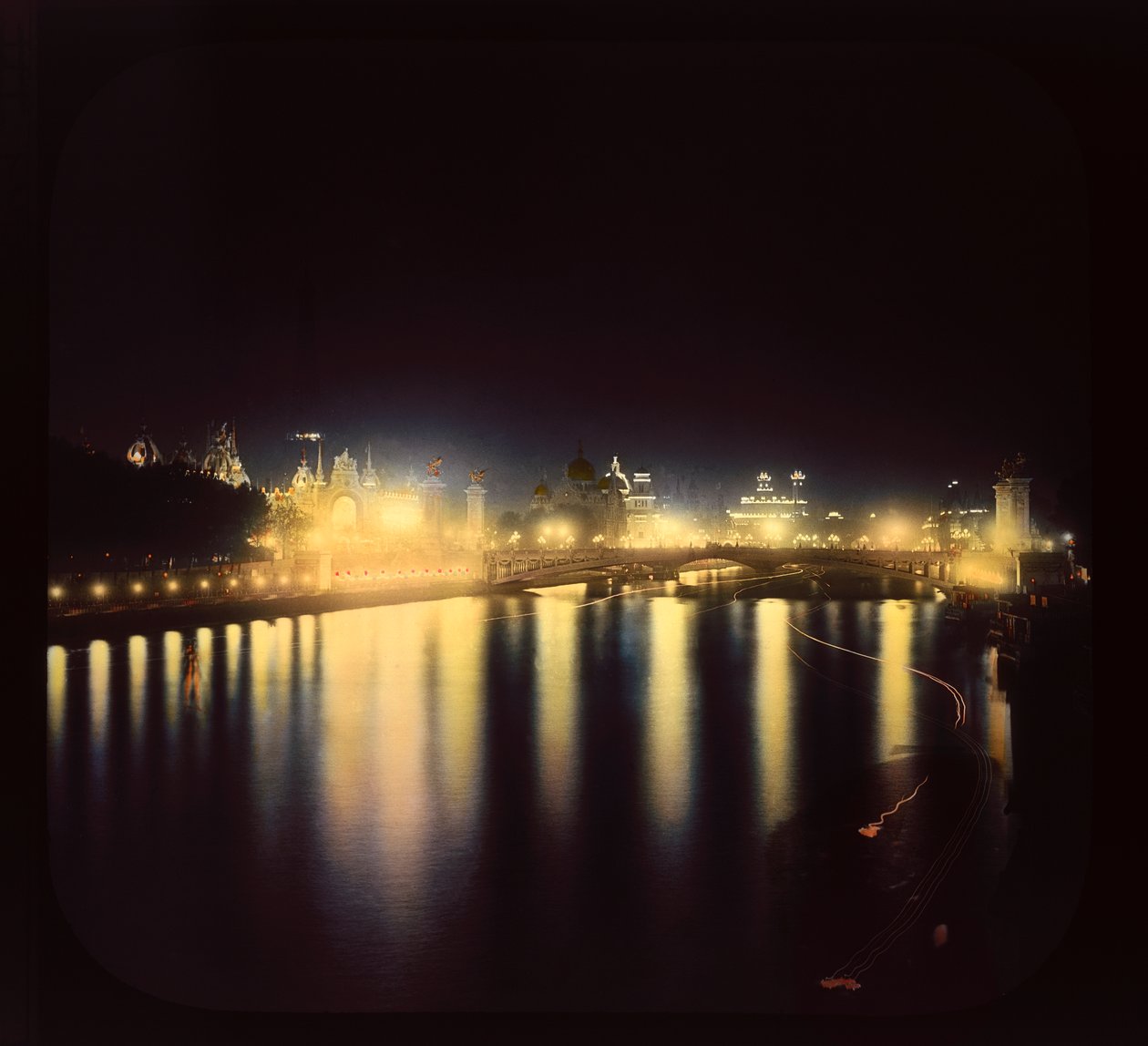 Esposizione di Parigi: Vista Notturna, 1900 da French Photographer
